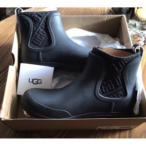 UGG Women’s Chevronne Rain Boots